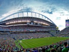 开云下载-跨越太平洋的篮球之桥，当深圳队遇见快船，德罗赞的舞台从未如此宽广