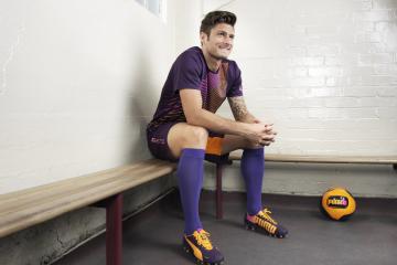 开云APP-异乡人阿坎吉，抢七之夜的孤岛与灯塔