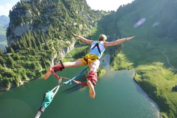 开云体育app-当黄潜艇的雷达失灵，凯恩在温布利写下比利亚雷亚尔后卫们最熟悉的无解剧本