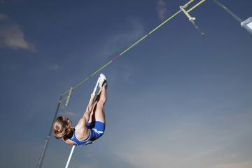 开云体育入口-当武切维奇在灰熊对阵山西队的赛场拿下40分，一场被折叠的时空与篮球本质的追问