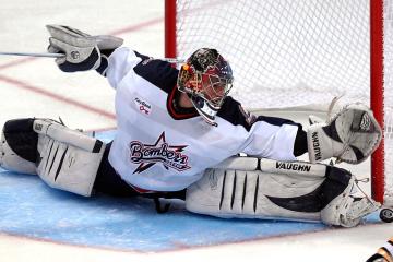 开云体育app-灰熊铁壁封锁雄鹿，布克王者之风接管季后赛