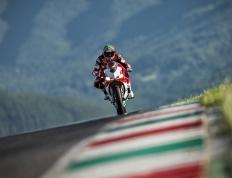 开云平台-橙衣风暴与孤胆英雄，当郁金香军团邂逅诺坎普的王