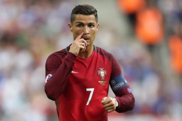 开云体育在线-见证双城记，马龙稳坐中军帐，青春风暴横扫华沙夜国乒队长以无懈表现引领胜利，而日本队的波兰闪电战更值得深思