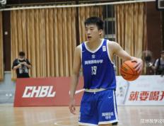 开云体育平台APP-亚洲篮球年轻球员崭露头角，成为球队中流砥柱