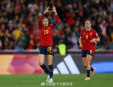 开云APP-国际足球比赛，女运动员斩获冠军