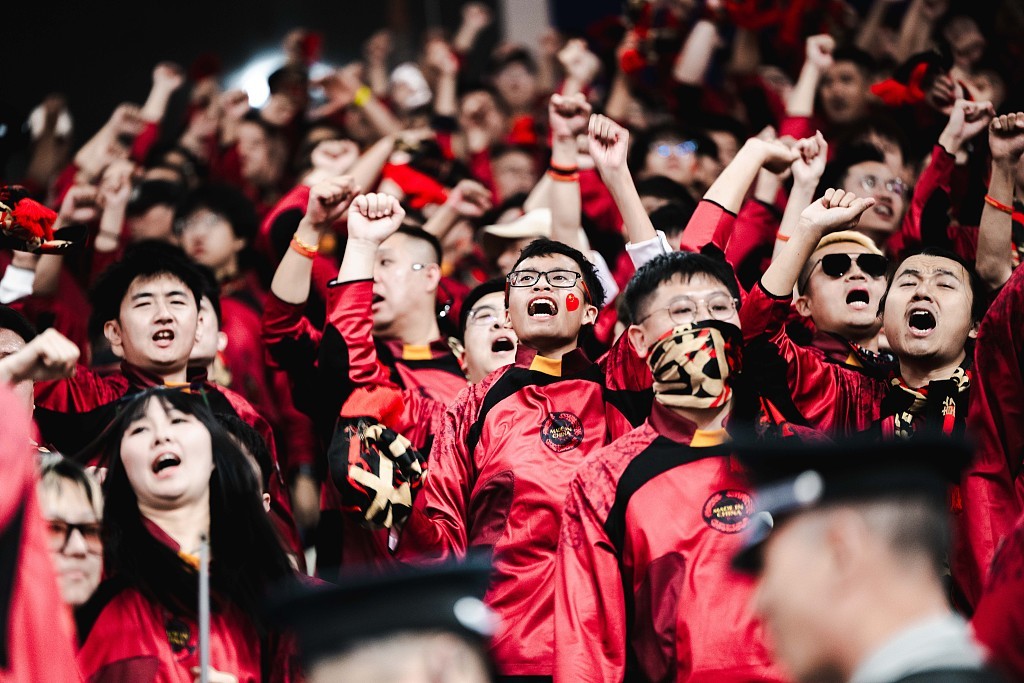 开云体育入口-包含沸腾现场：比赛中球迷热情高涨充满悬念的词条