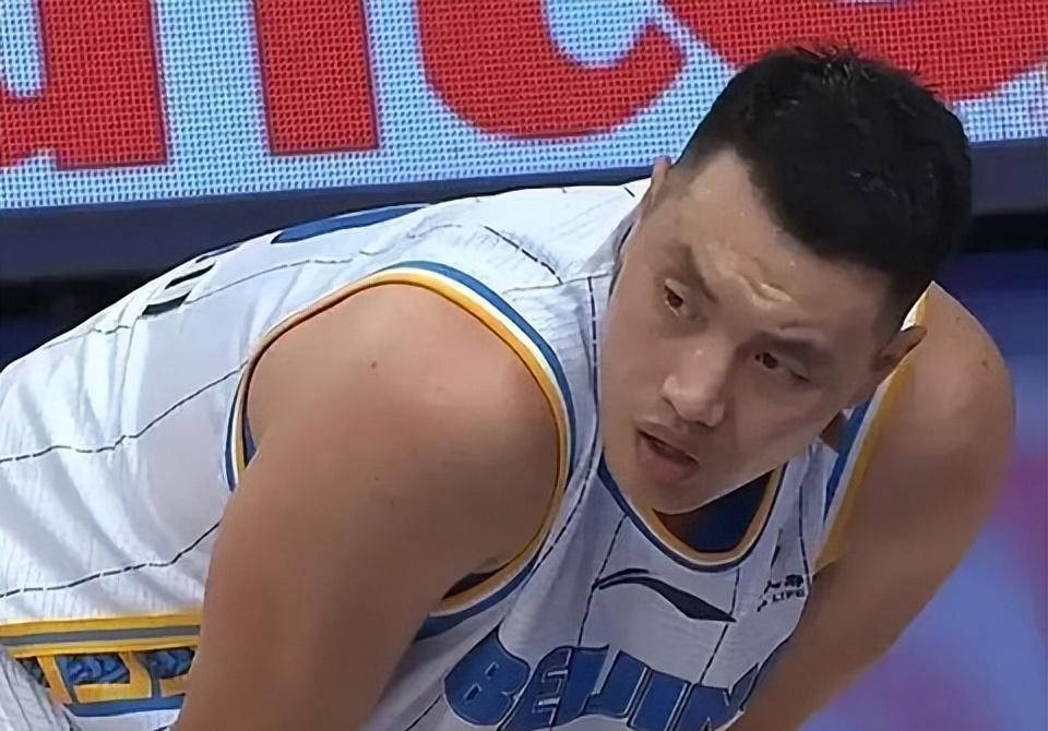 开云体育-犹豫失误频发，球队弱点暴露无遗