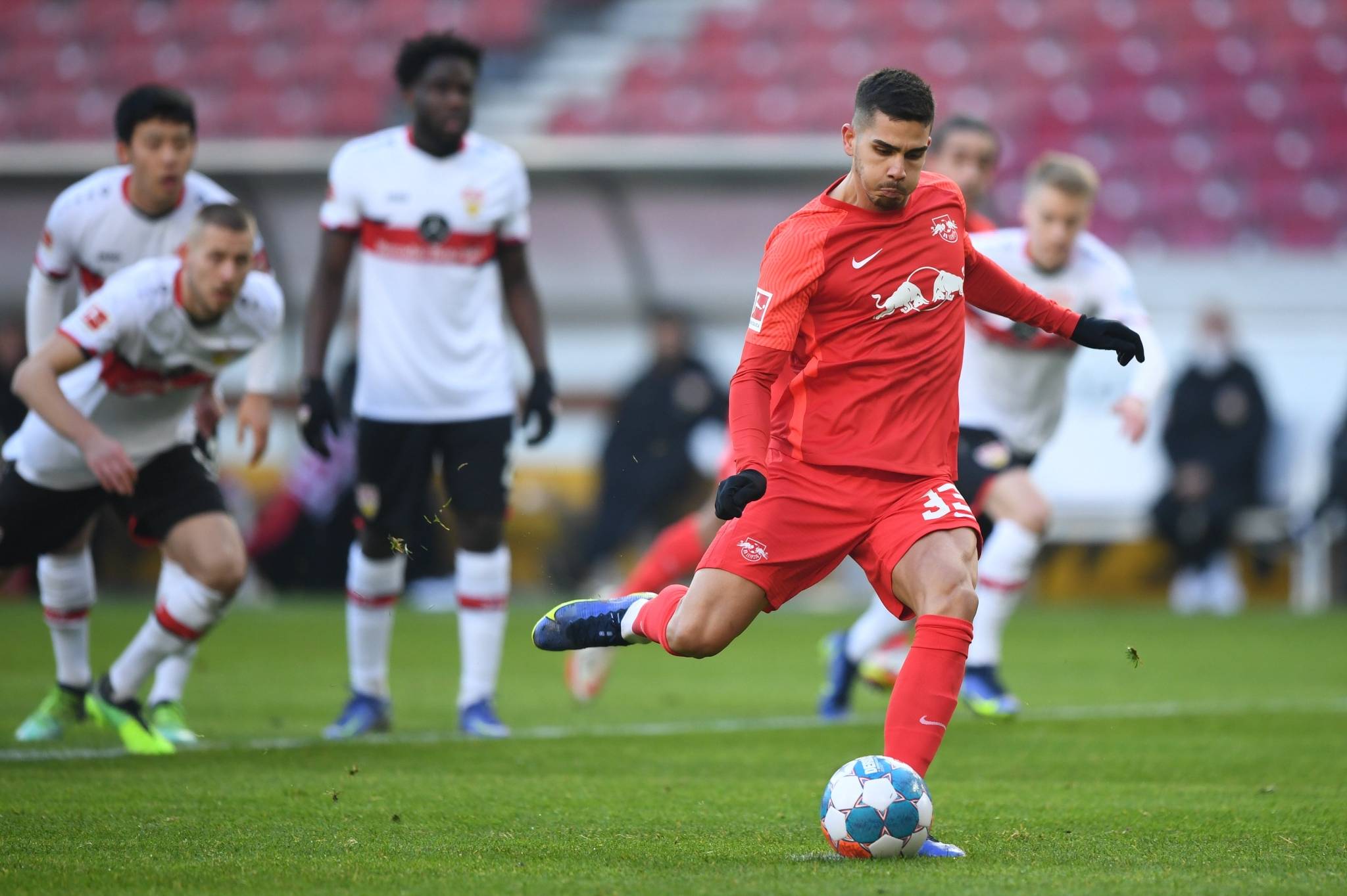 开云体育入口-斯图加特在联赛中表现出色,战胜对手