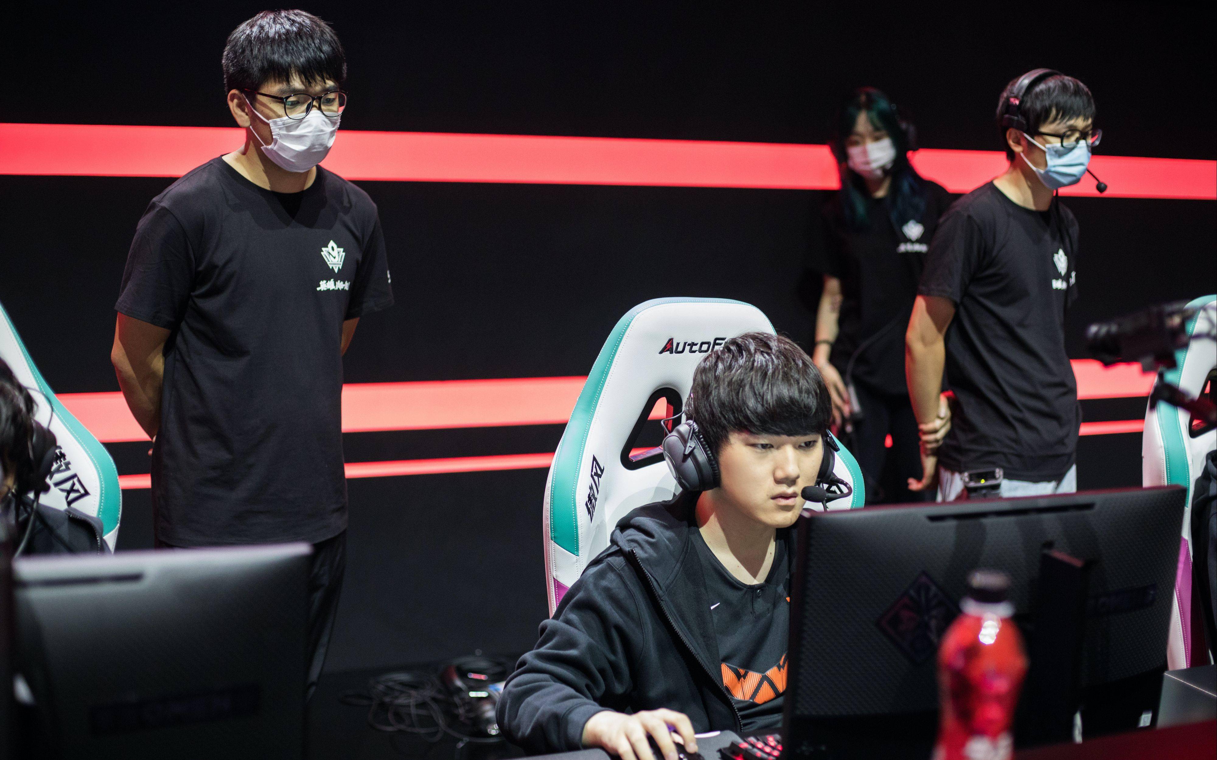 开云体育平台APP-G2碾压C9，JackeyLove关键团战开团秒人峡谷大战八强赛，引爆全场热议