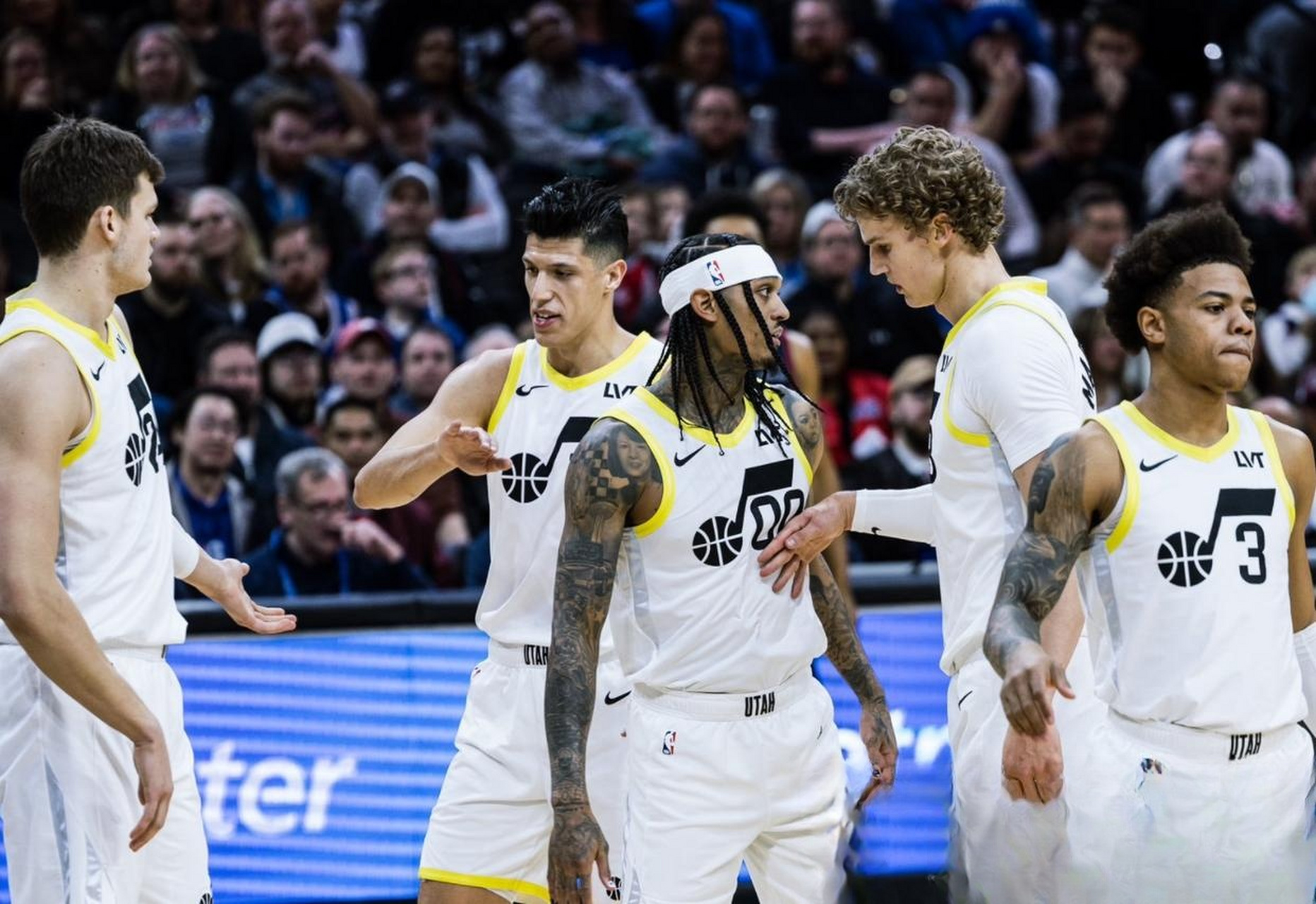 开云体育-爵士队取得胜利,连胜局面蔓延