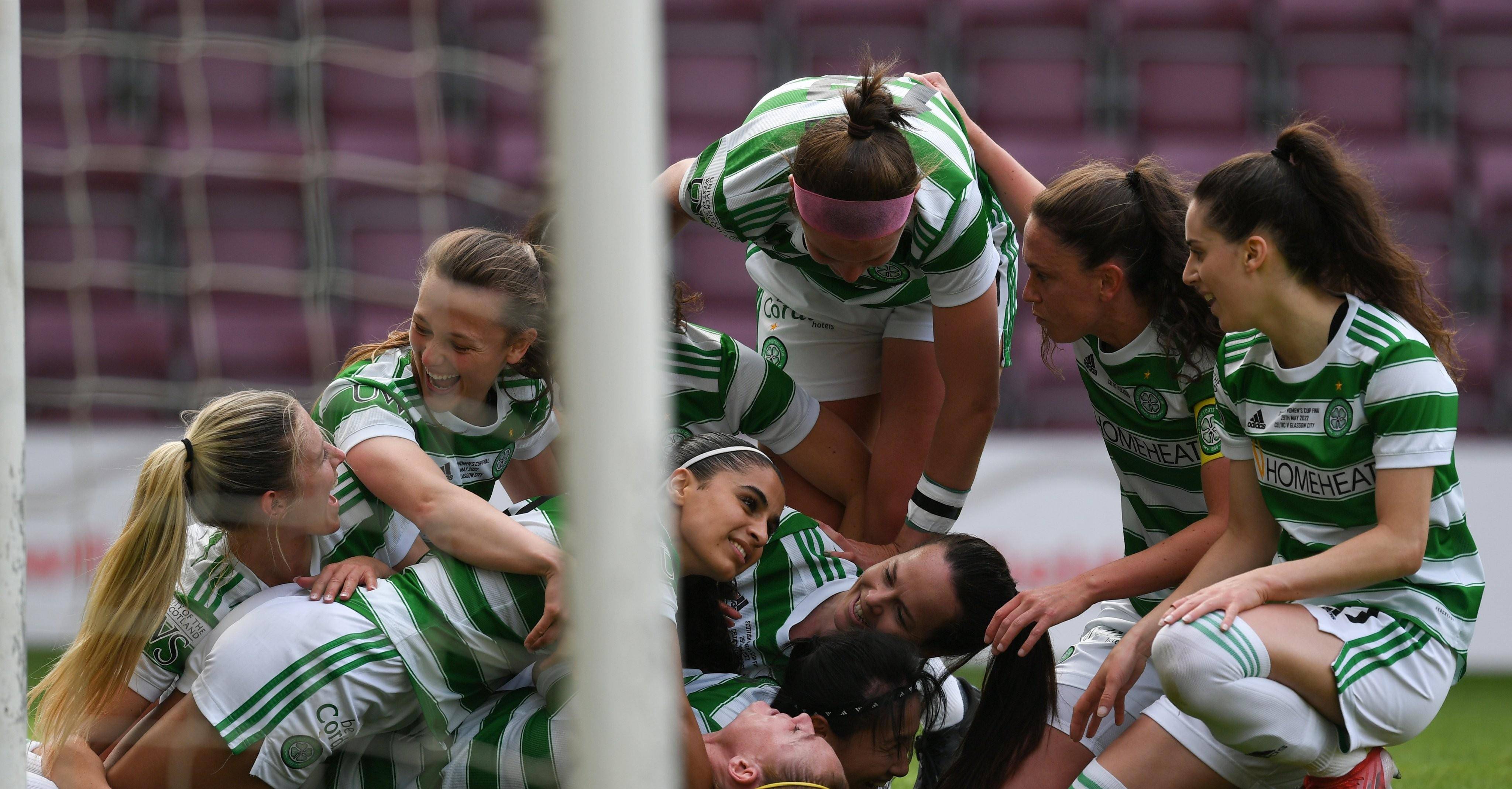 开云体育app-加拿大著名女足球员在盛会上大放异彩