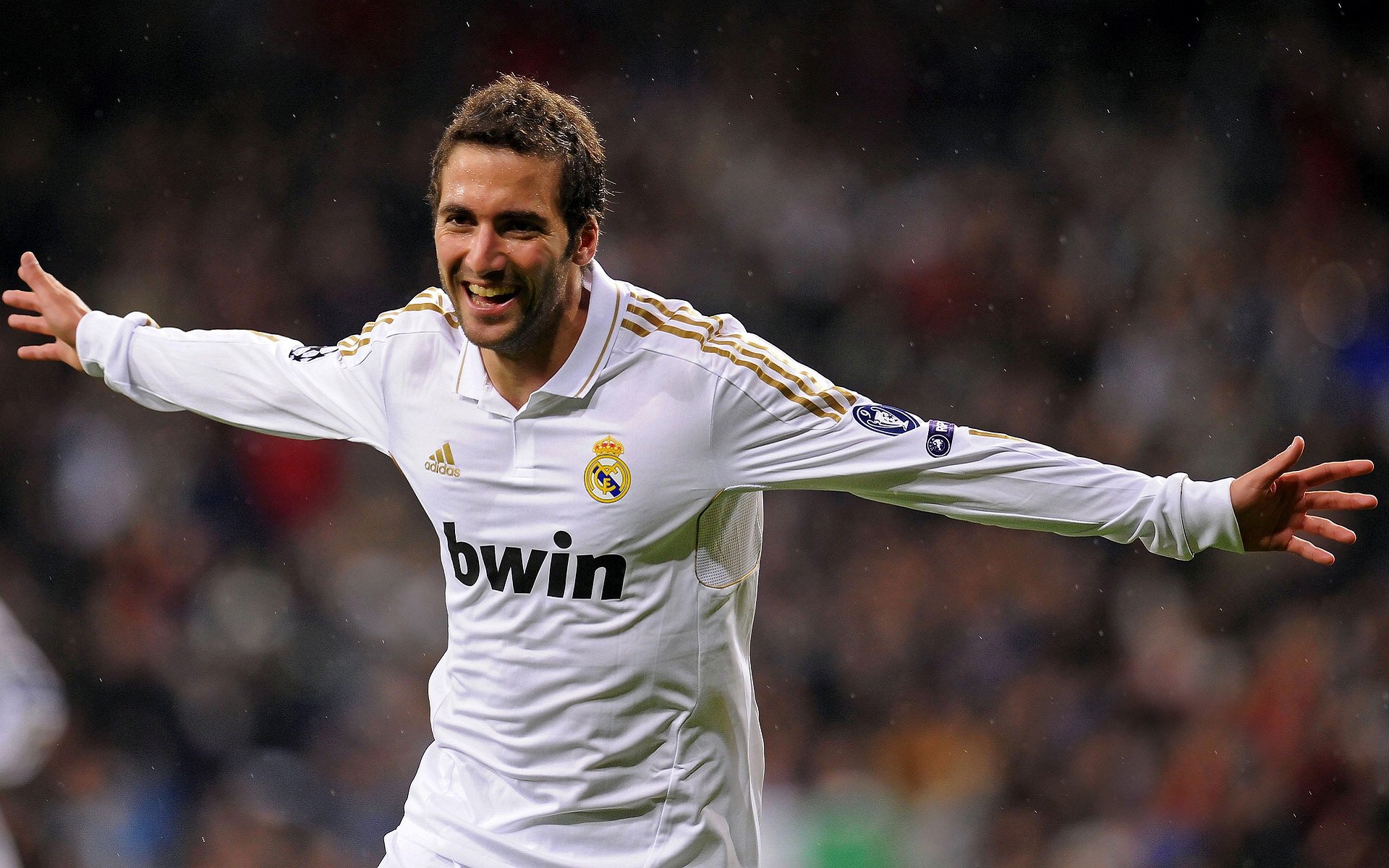 开云平台-绿茵场上的双线叙事，曼城迎争冠硬仗，伊拉克上演威尔士绞杀